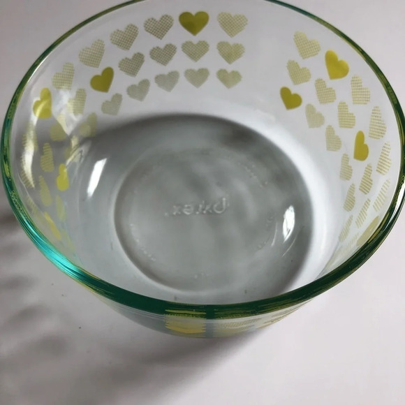 PYREX  Yellow Hearts - Picture 1 of 4